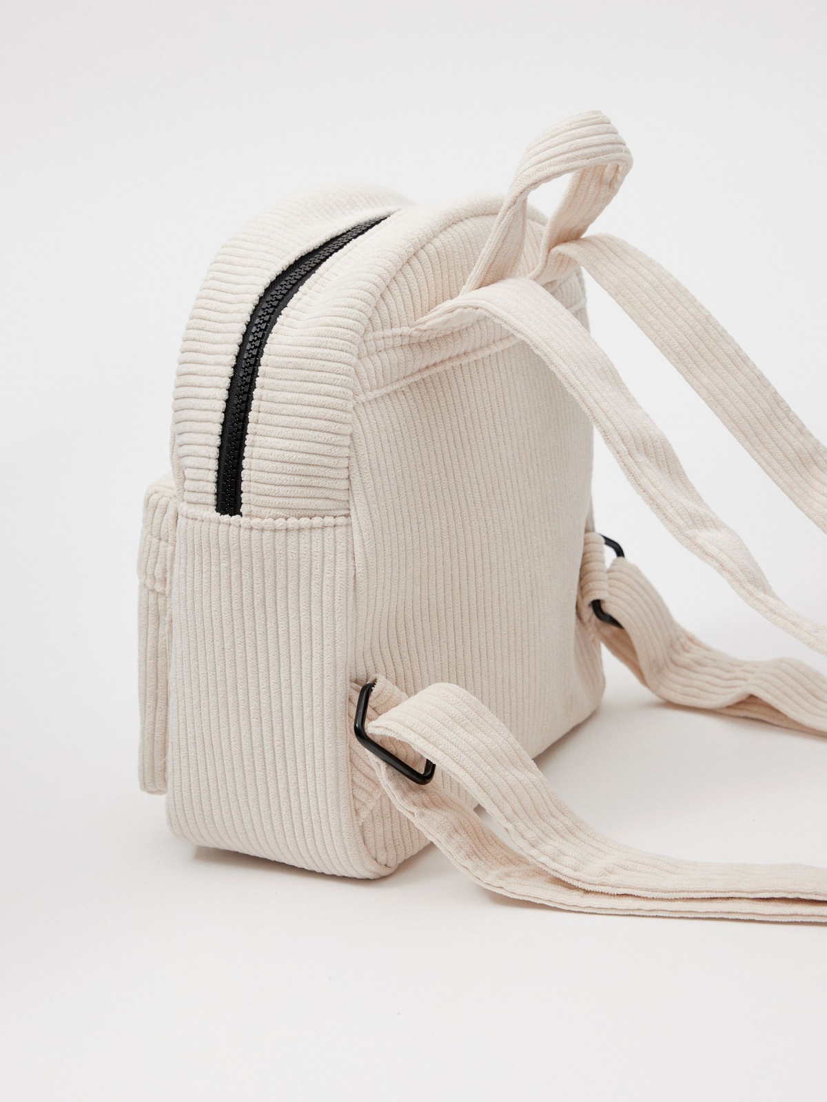 Mochila casual de pana beige vista detalle