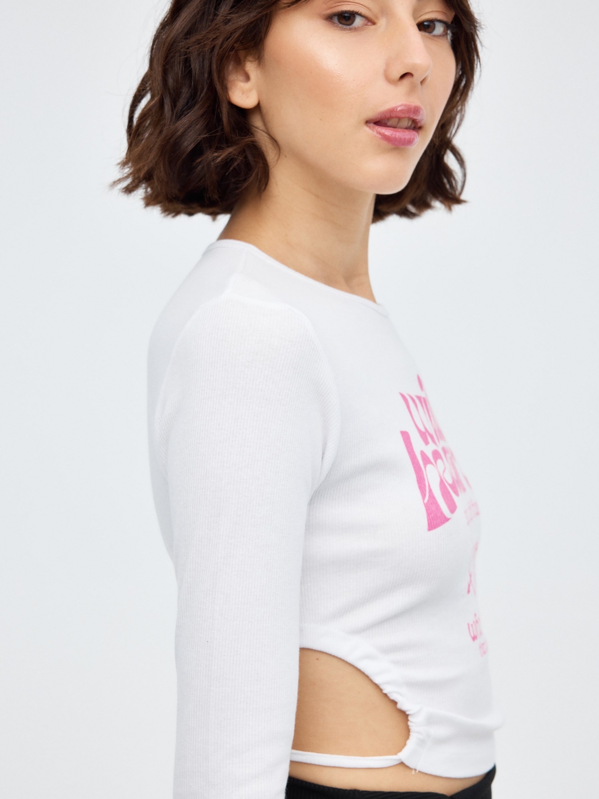 Camiseta crop Wild Heards blanco vista detalle