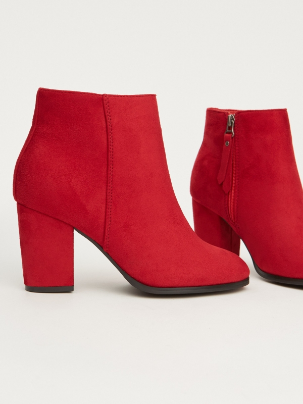 Basic ankle boots with wide heel red detail view