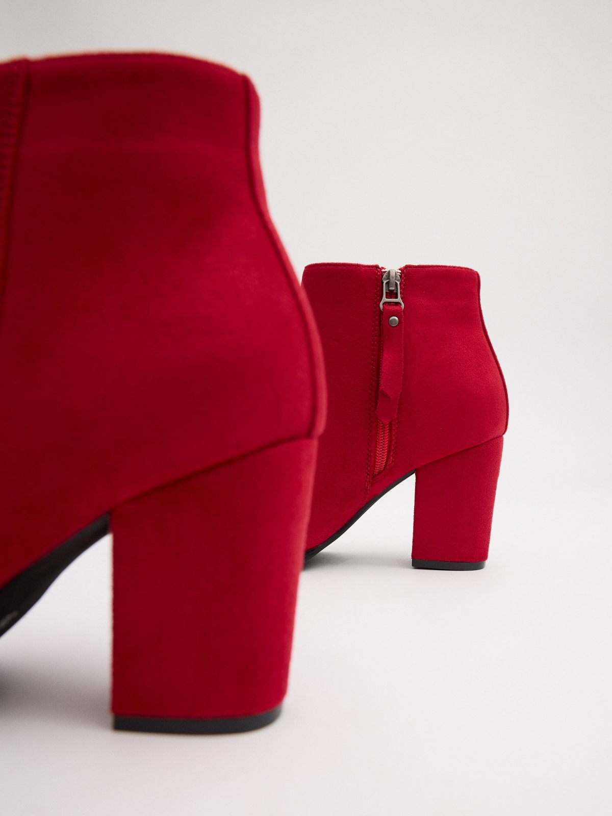 Basic ankle boots with wide heel red detail view