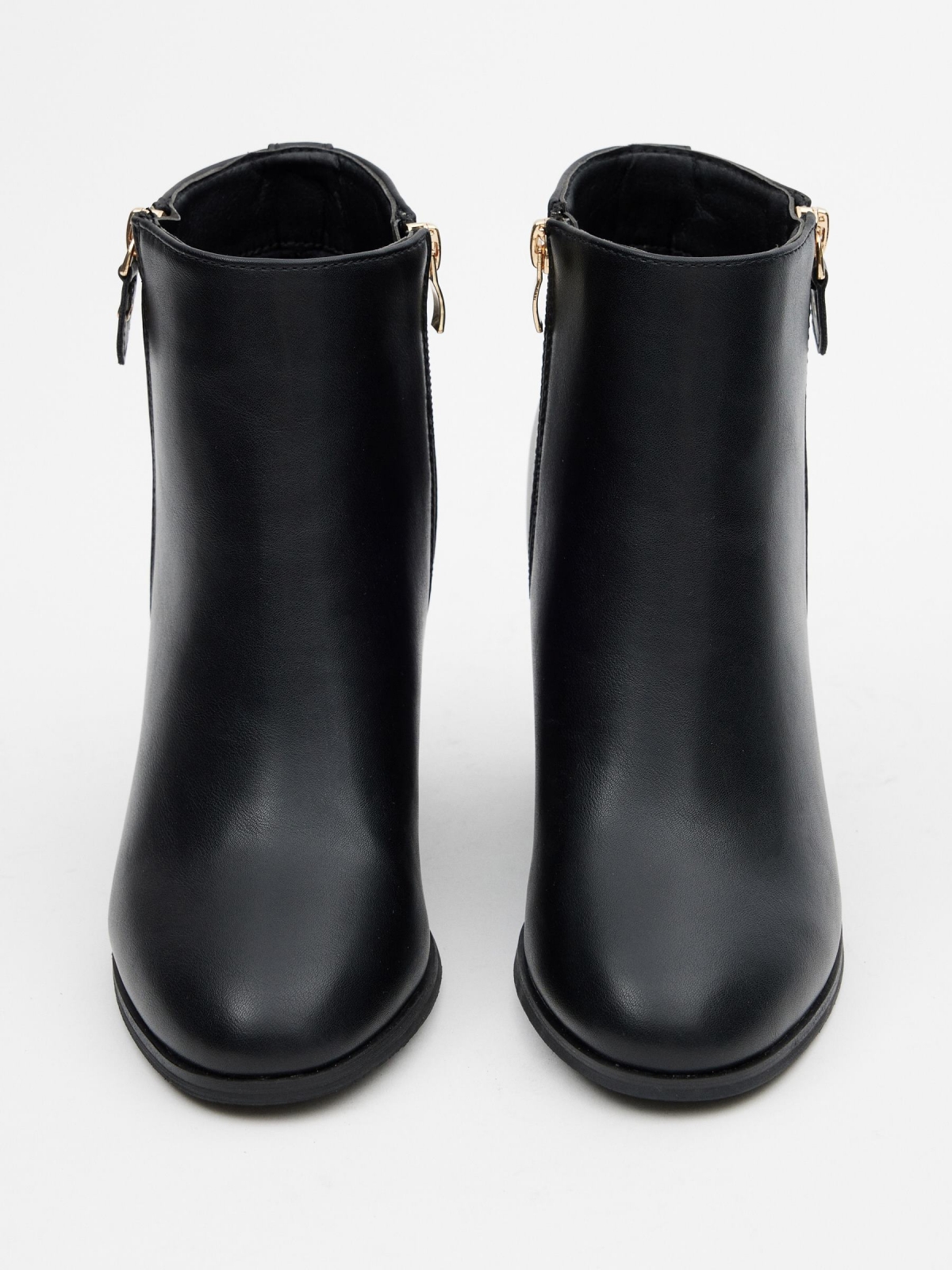 Botins com cremalheira preto vista detalhe