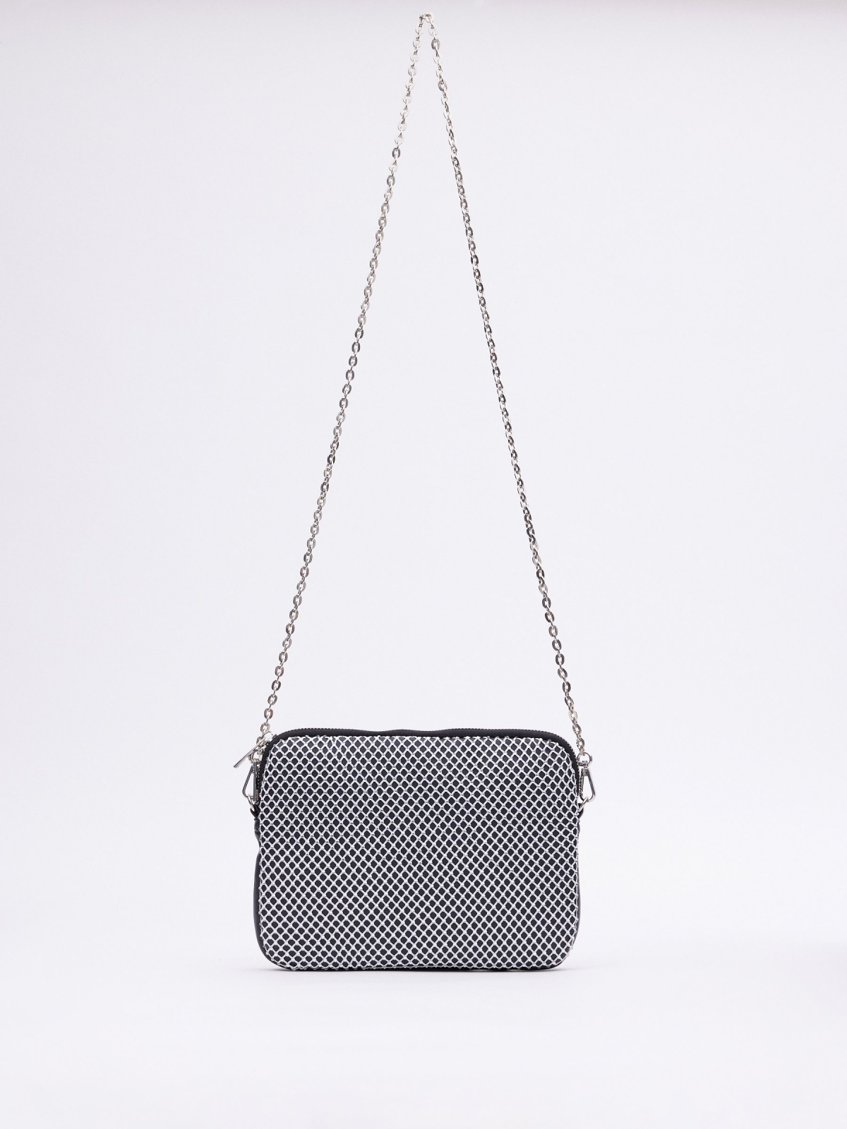 Bolso con malla brillante plateado