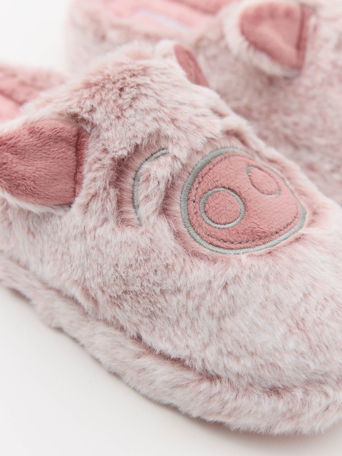 Piggy house slippers light pink detail view