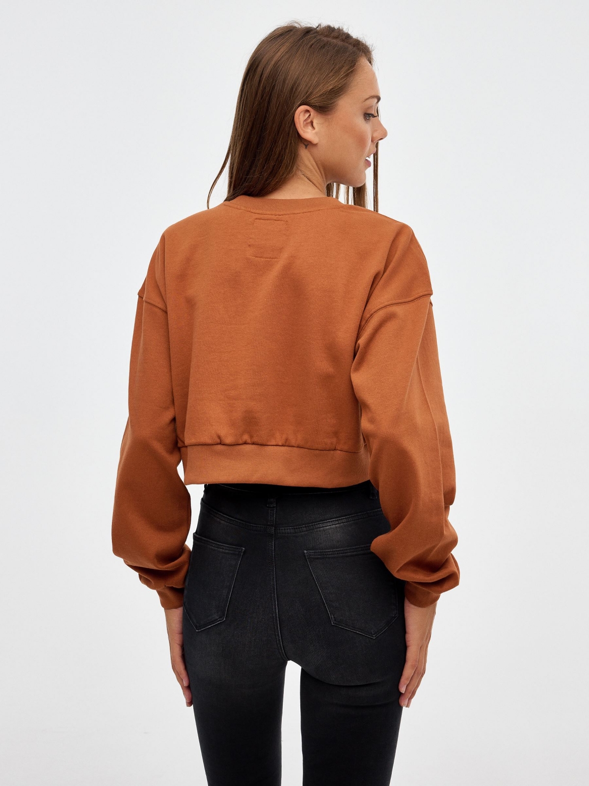 Sweatshirt cropped ursinho de peluche marrom vista meia traseira