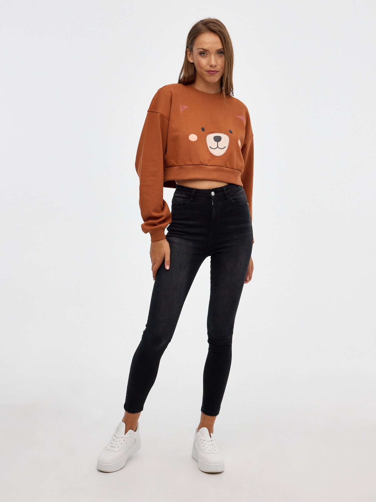 Sweatshirt cropped ursinho de peluche marrom vista geral frontal