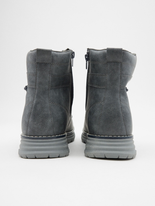 Mountaineering boot with zipper dark grey detail view