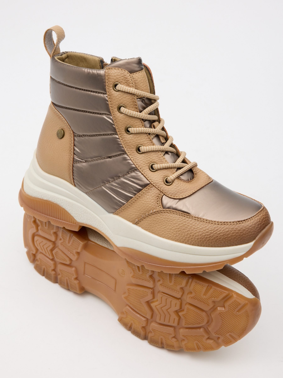 Bota deportiva nylon plataforma beige vista detalle