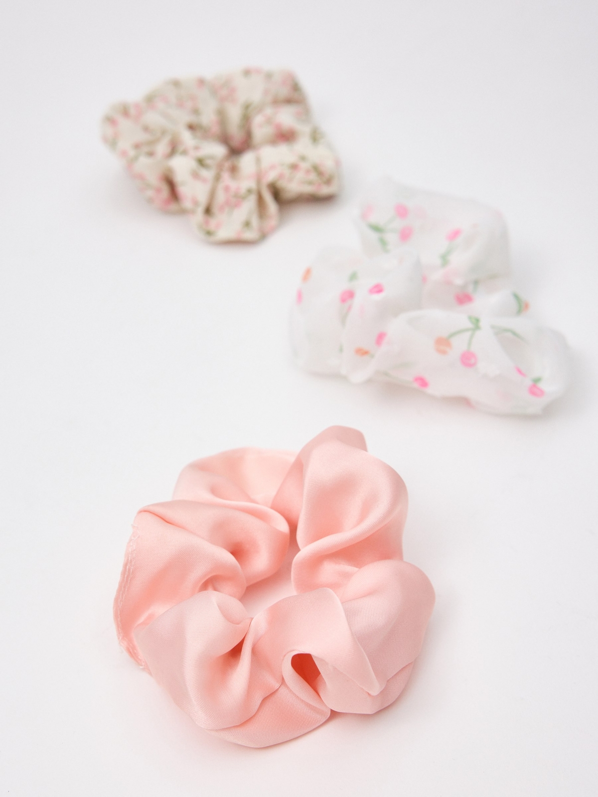 Pack 3 floral scrunchies multicolor detail view