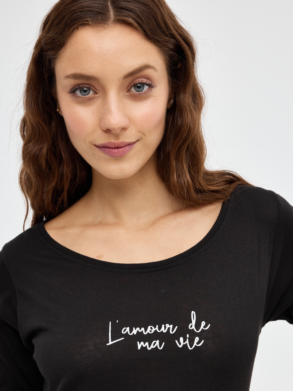 T-shirt slim L'amour preto vista detalhe