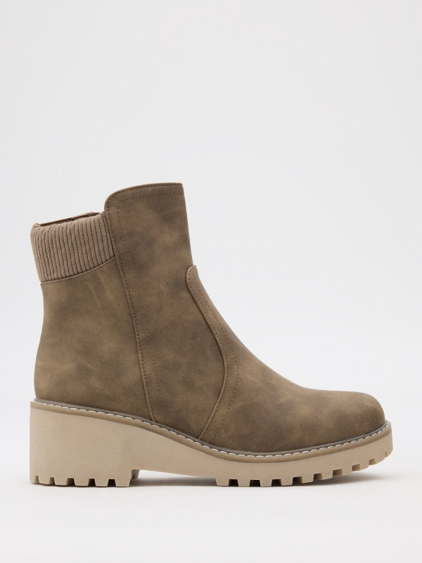 Combined wedge ankle boots