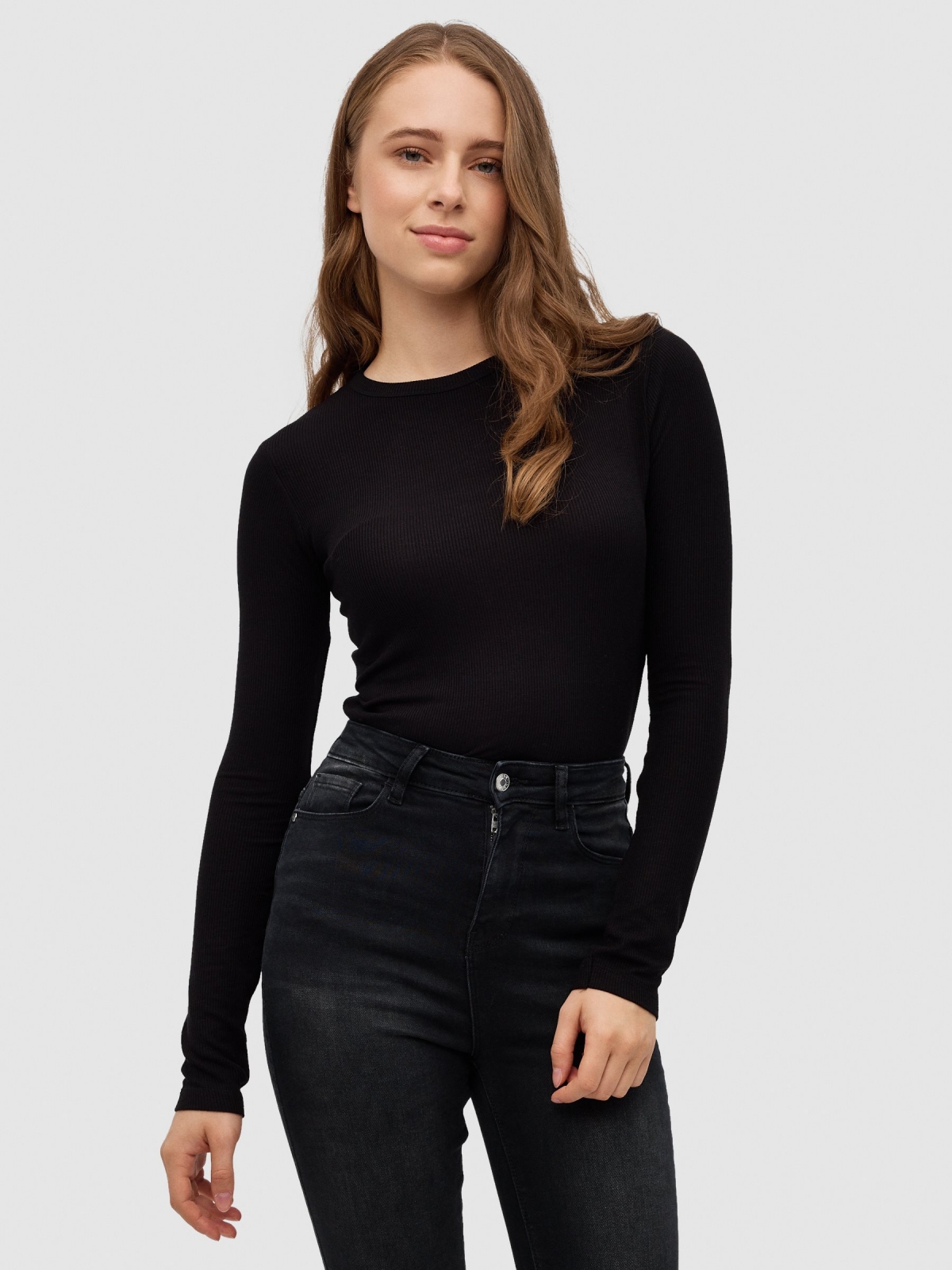 Basic black T-shirt black middle front view