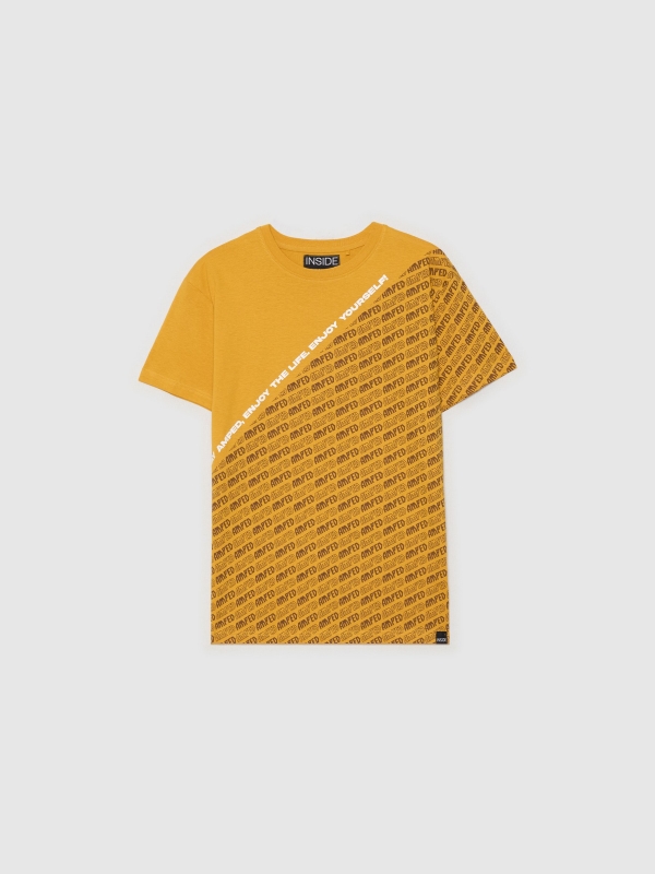  T-shirt com texto na diagonal ocre