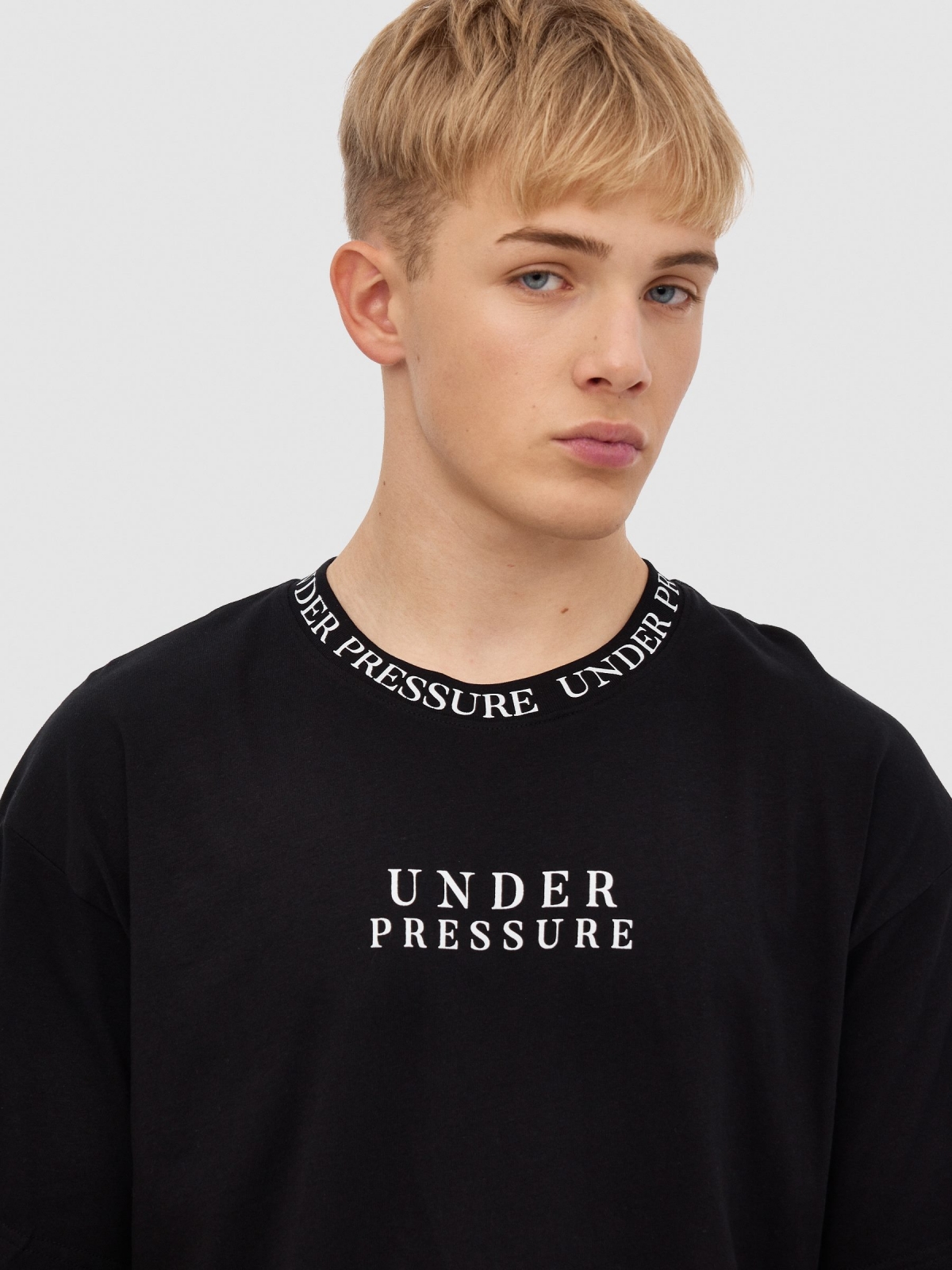 Under pressure T-shirt black detail view