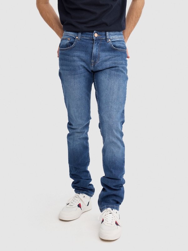 Jeans justos lavados coxa indigo azul vista meia frontal