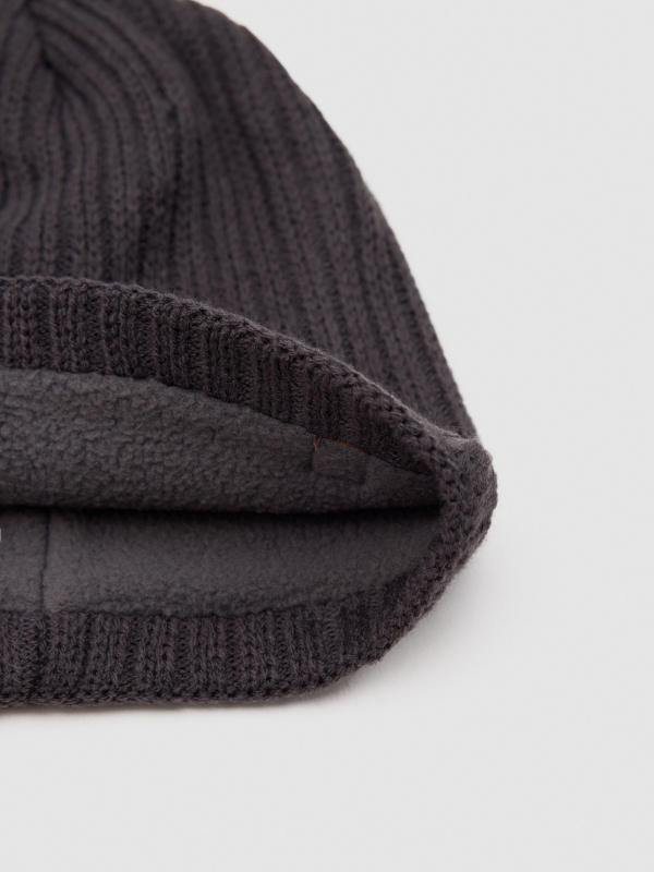 Basic knitted hat grey detail view