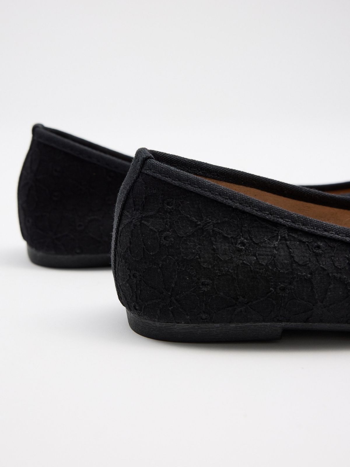 Embroidered ballerinas black detail view