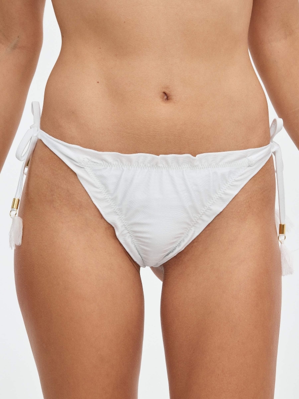 Cueca de biquíni efeito metalizado branco vista detalhe