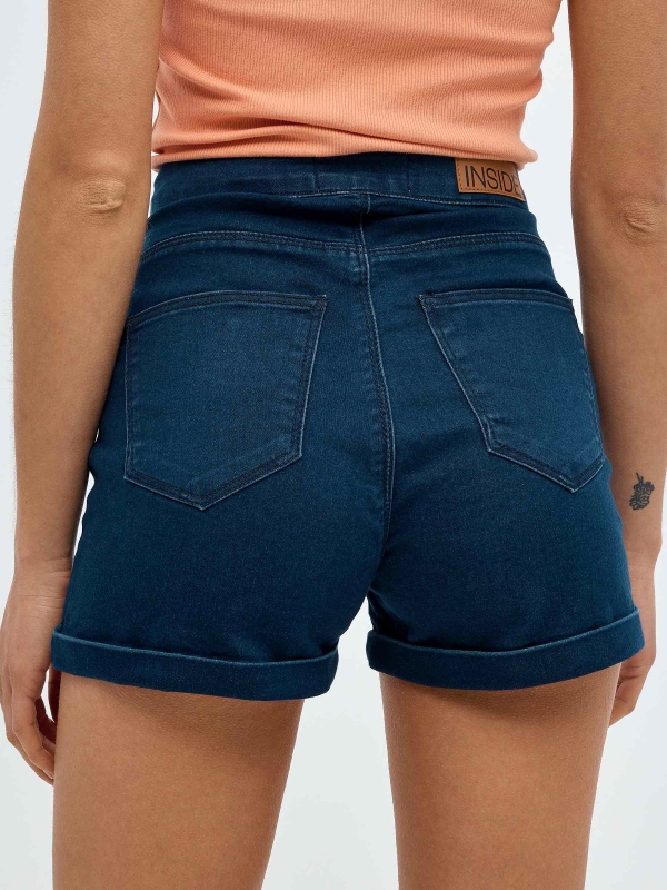 Buttoned high waist denim shorts blue detail view