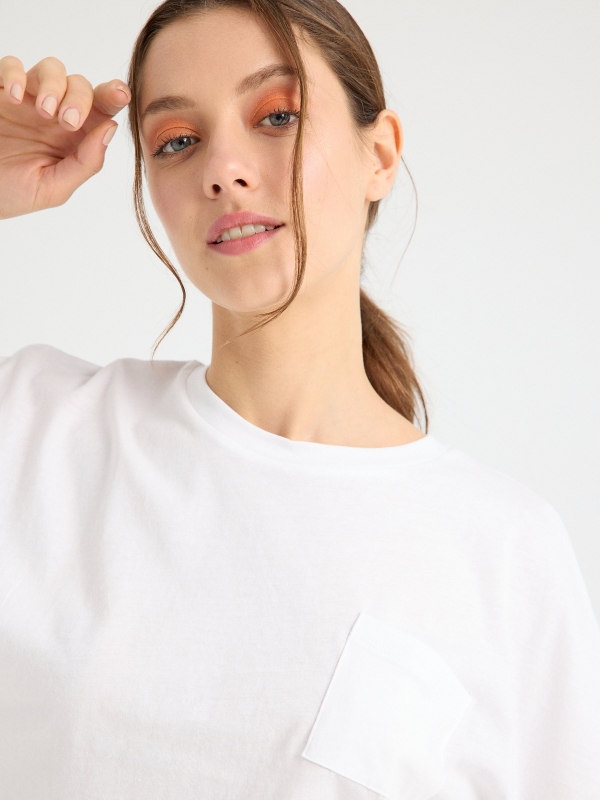 Basic cropped T-shirt white detail view