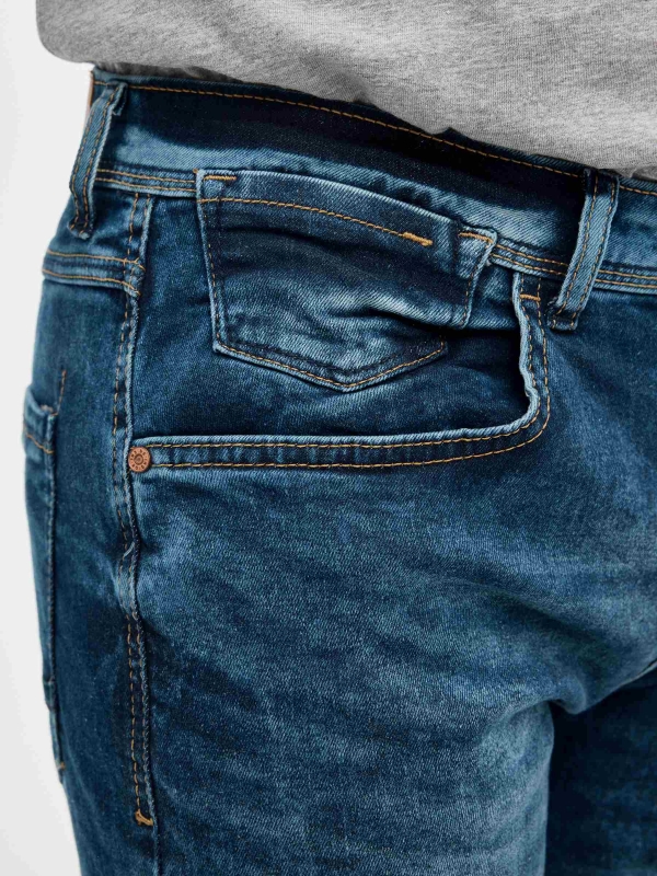 Bermuda denim azul desgastado azul vista detalle