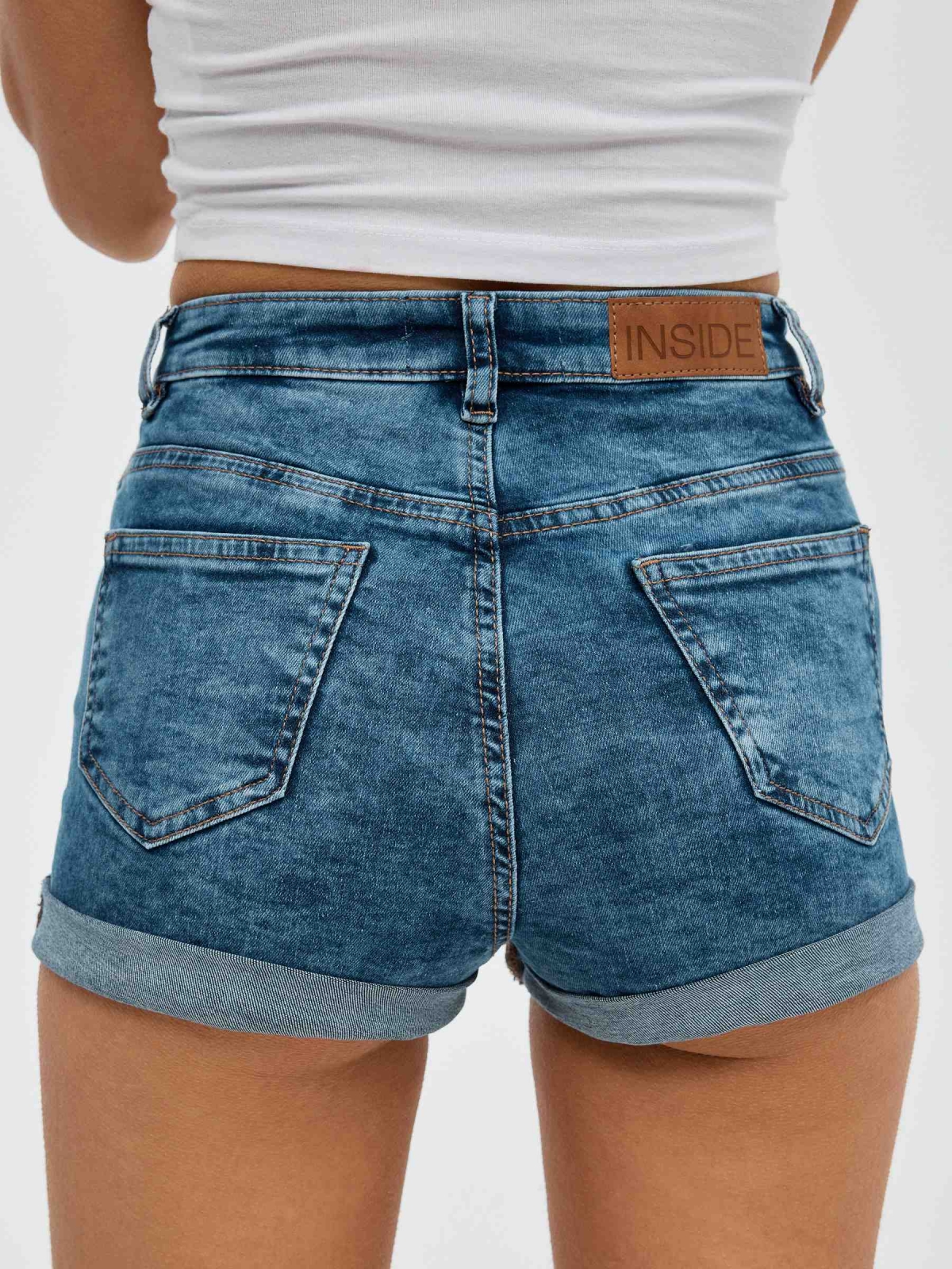 Shorts denim rotos botones azul oscuro vista detalle