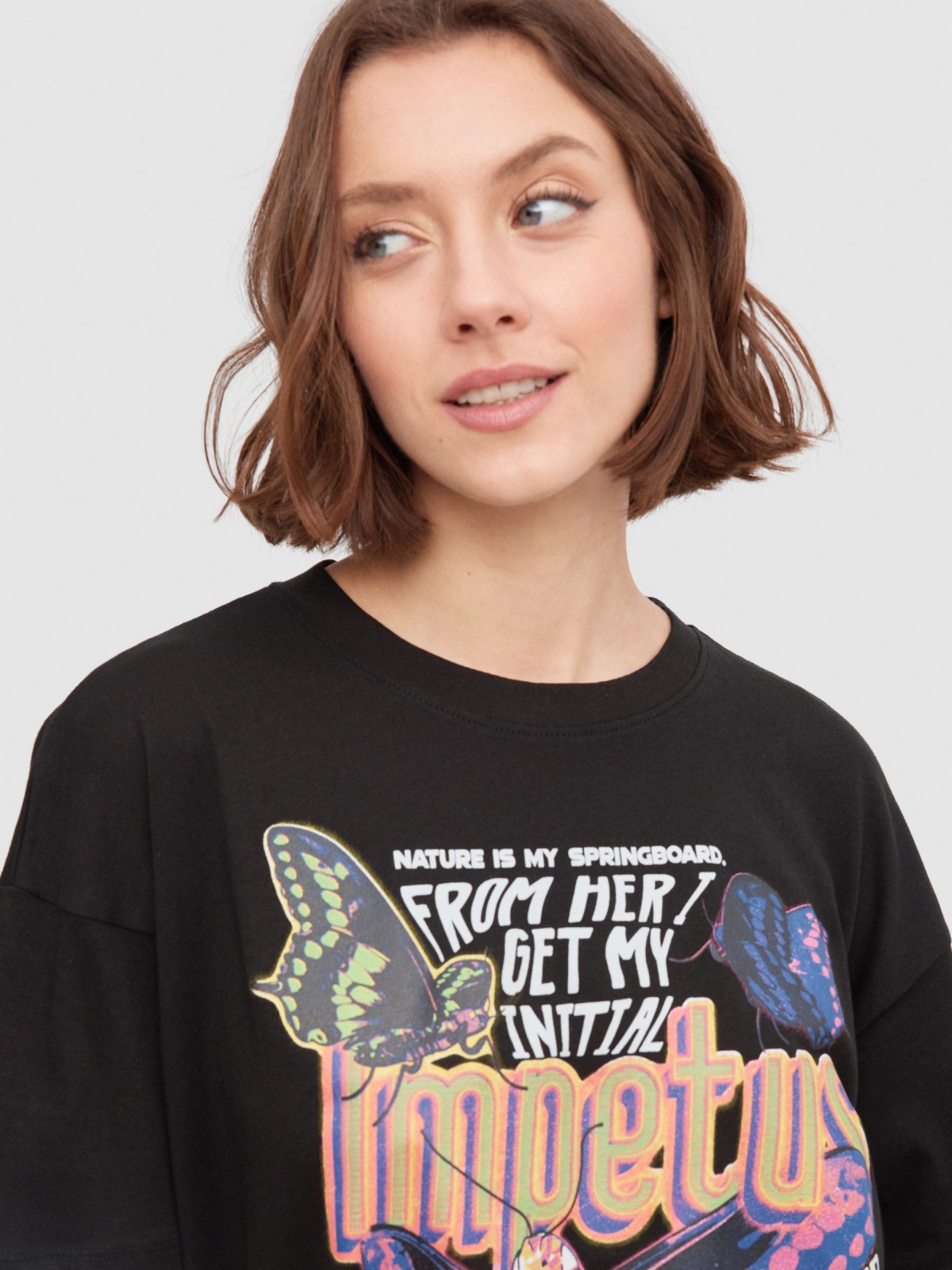 T-shirt oversize Impetus preto vista detalhe