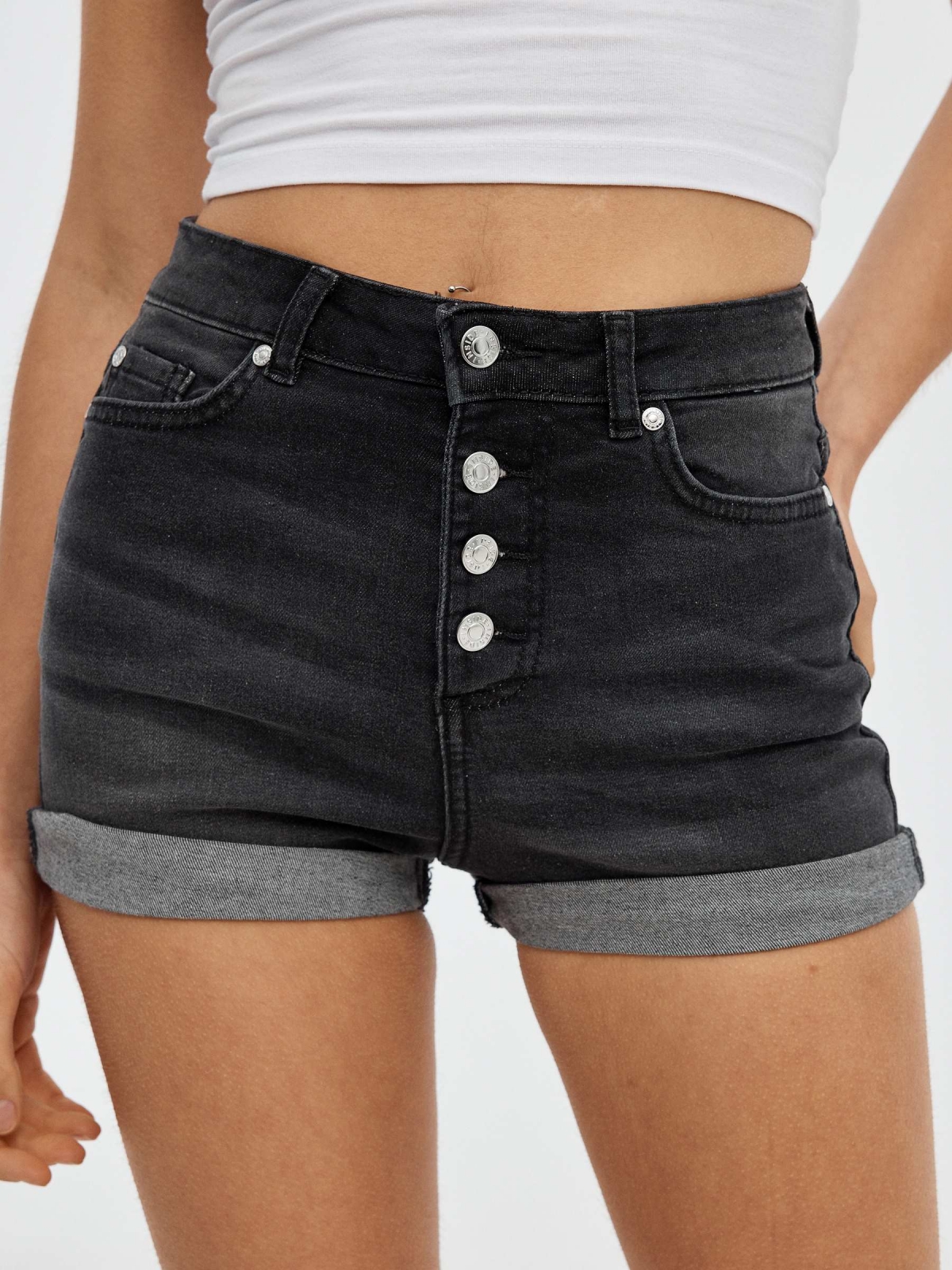 Shorts denim botones negro vista detalle