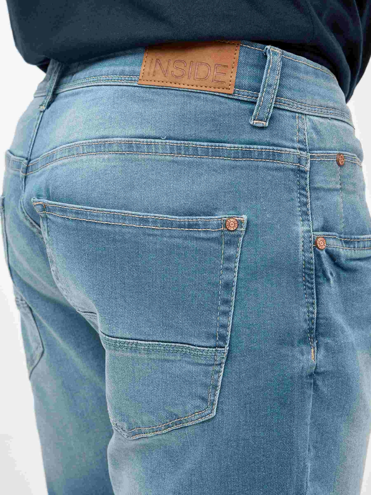 Bermuda denim efecto lavado rotos azul vista detalle