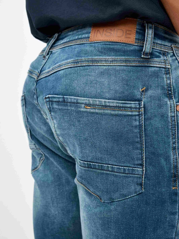 Bermuda denim azul gastado azul vista detalhe