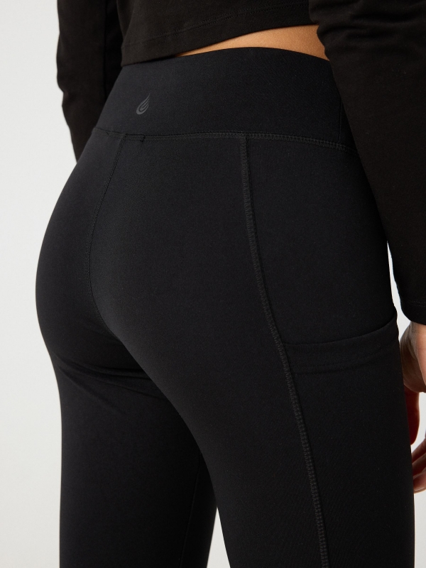 Leggings detalle mesh negro vista detalle