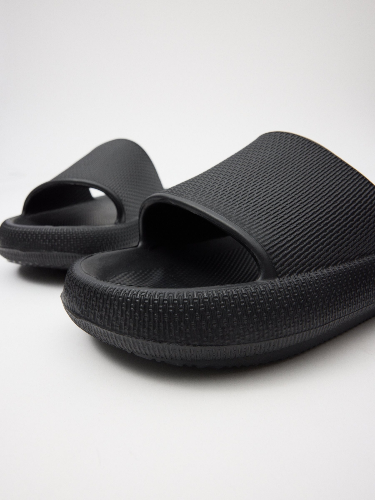 Chanclas de playa comfort negro vista detalle