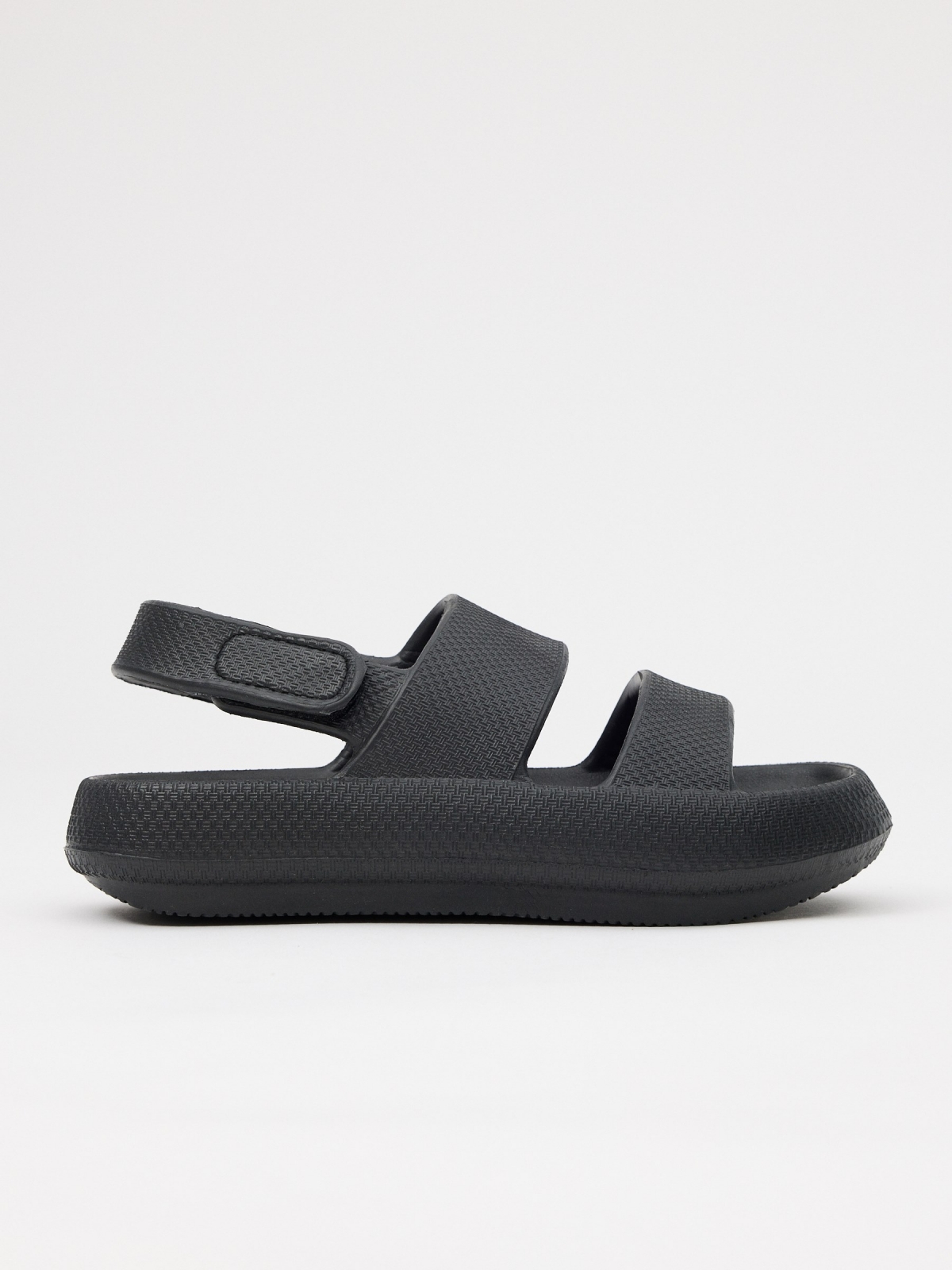 Flip flops com correias e plataforma preto vista lateral