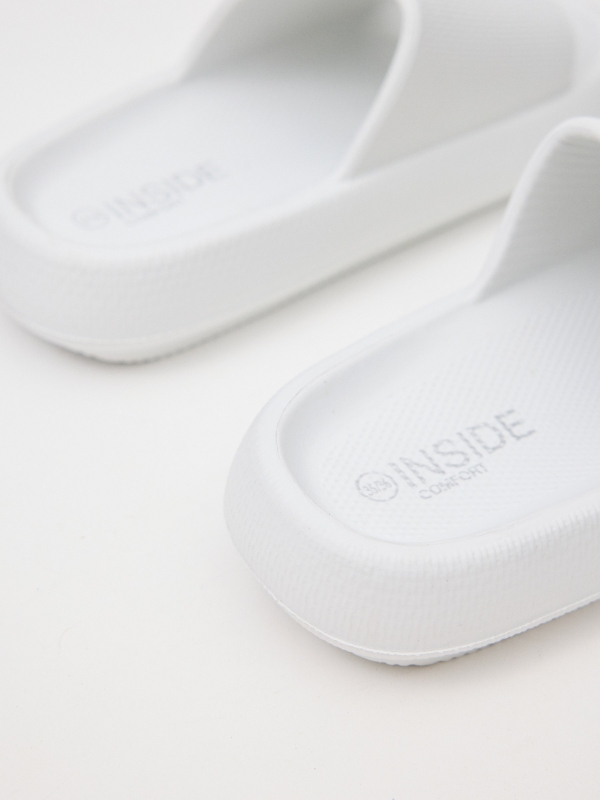 Comfort beach flip flops white detail view