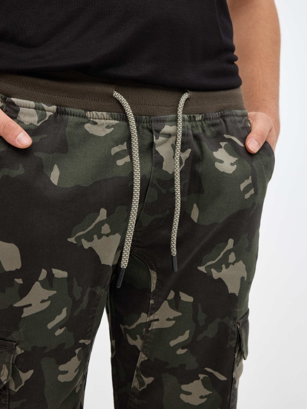 Camuflagem cargo bermudas cáqui vista detalhe