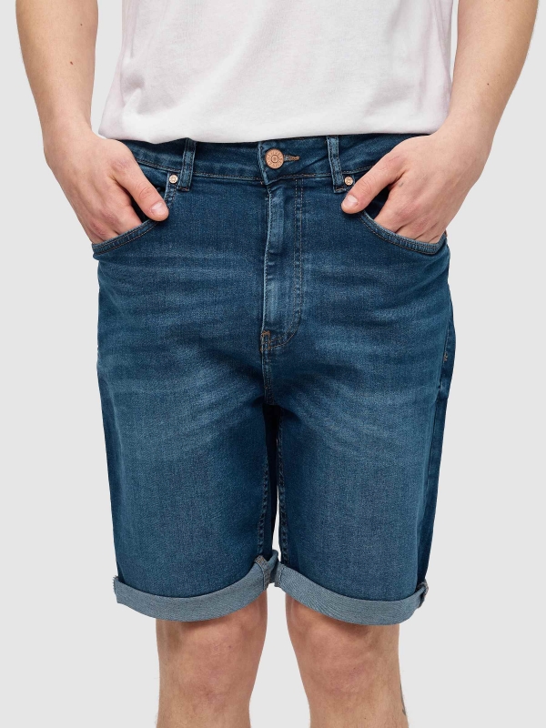 Dark blue slim denim bermuda shorts blue detail view