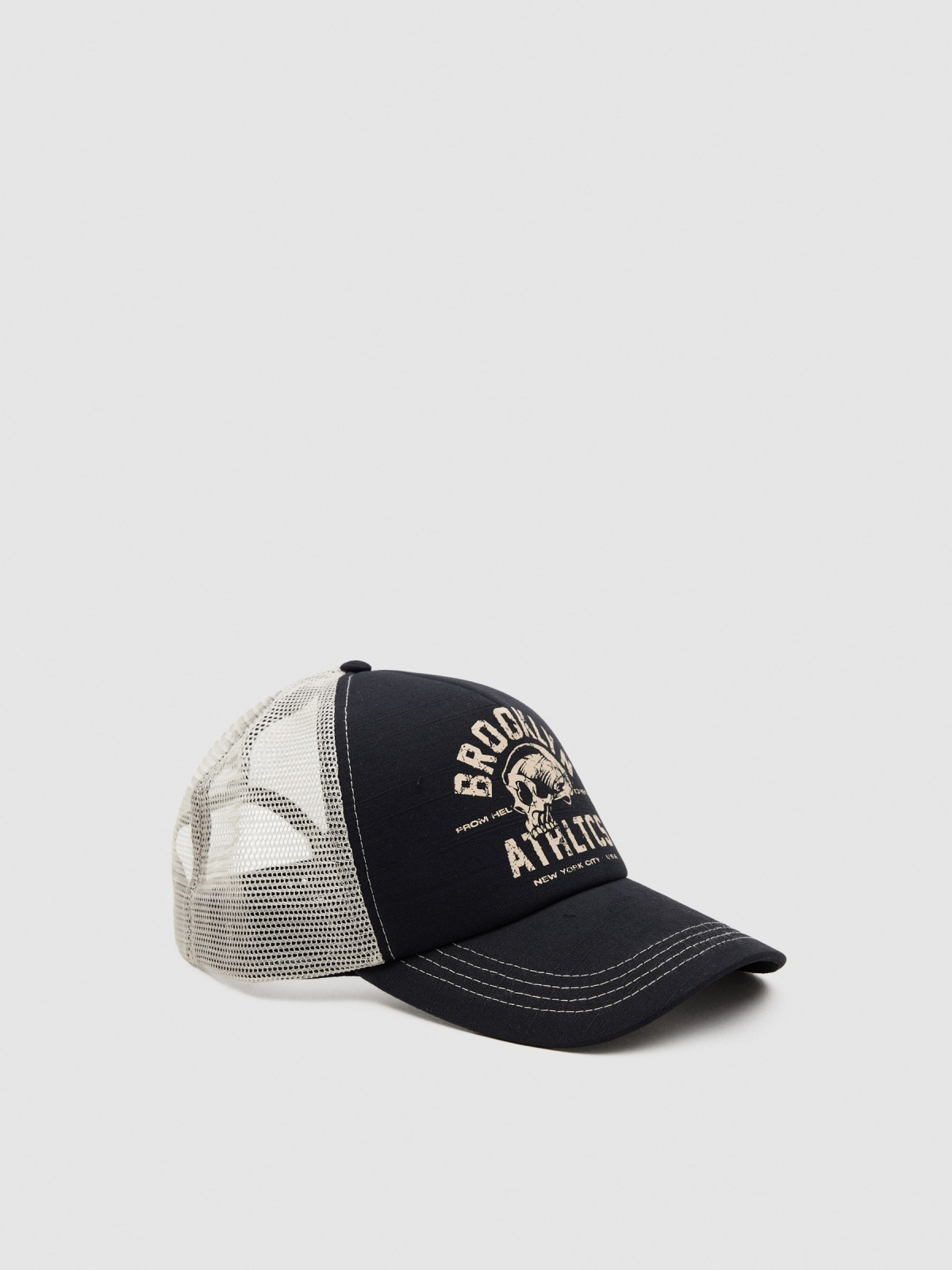 Contrast trucker cap black detail view