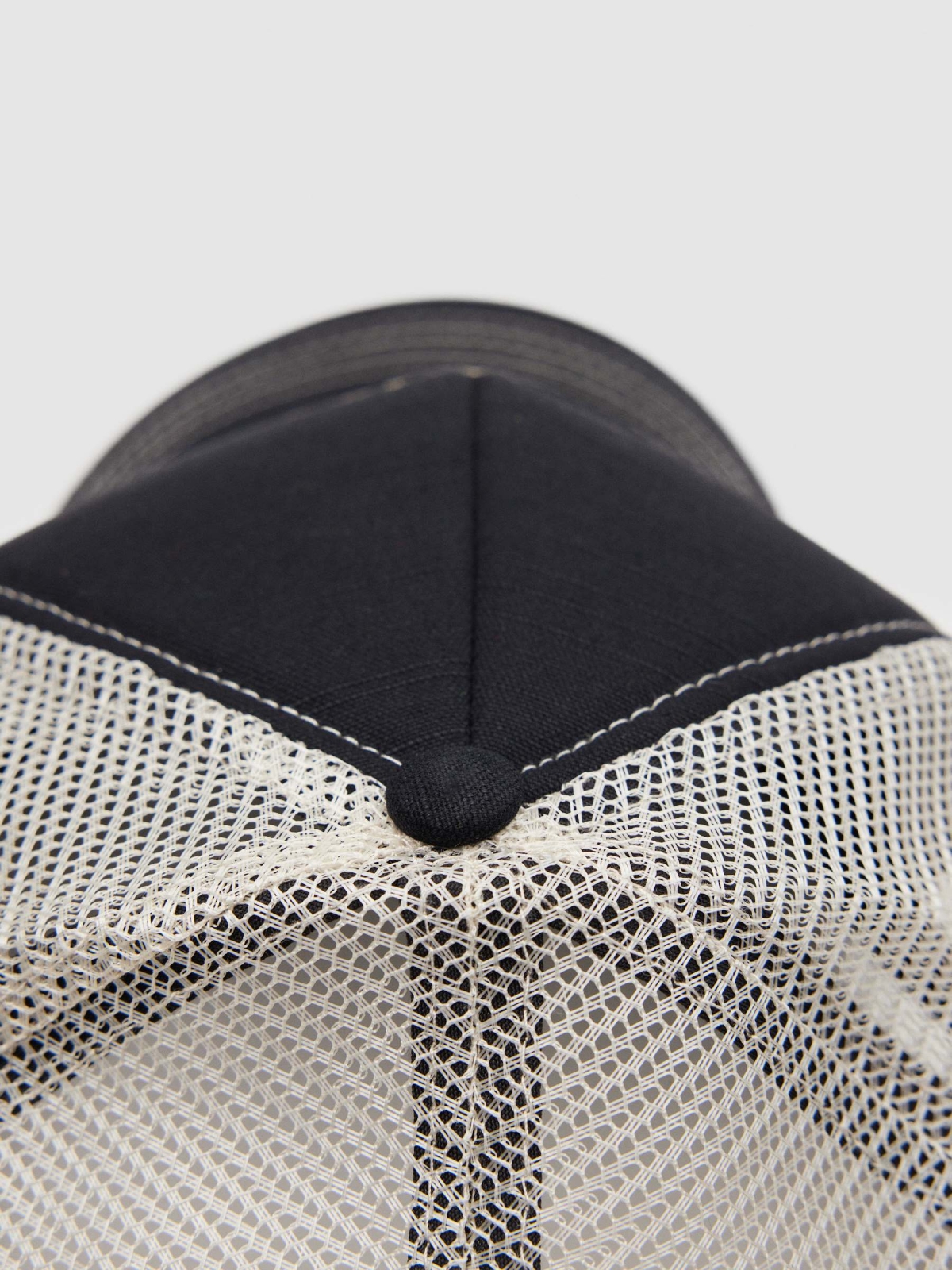 Contrast trucker cap black detail view