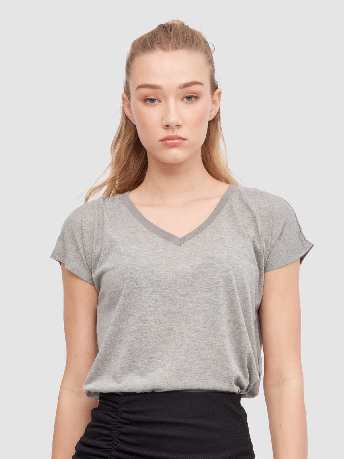 Sleeveless V-neck T-shirt