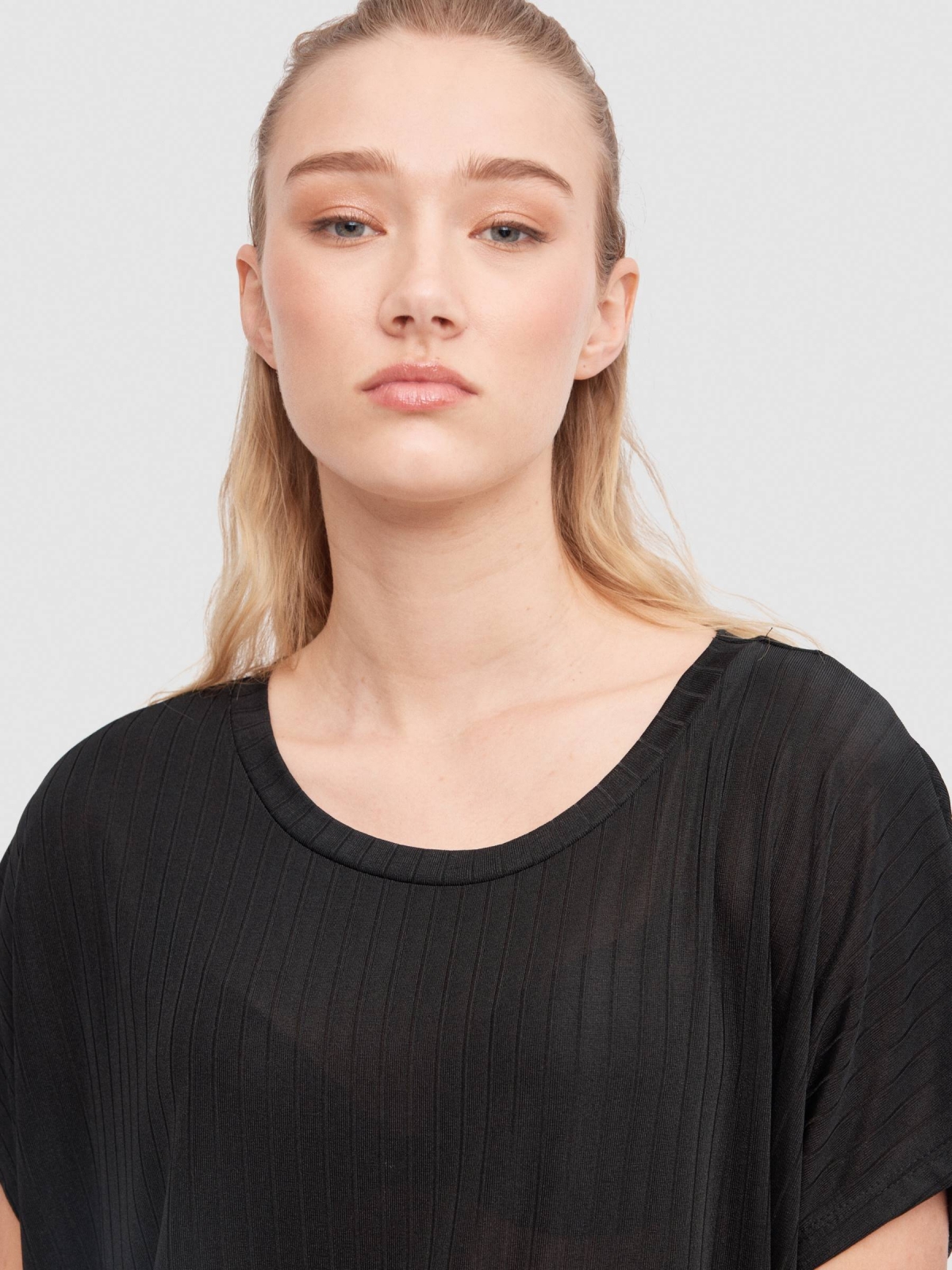 Rib asymmetrical hem T-shirt black detail view