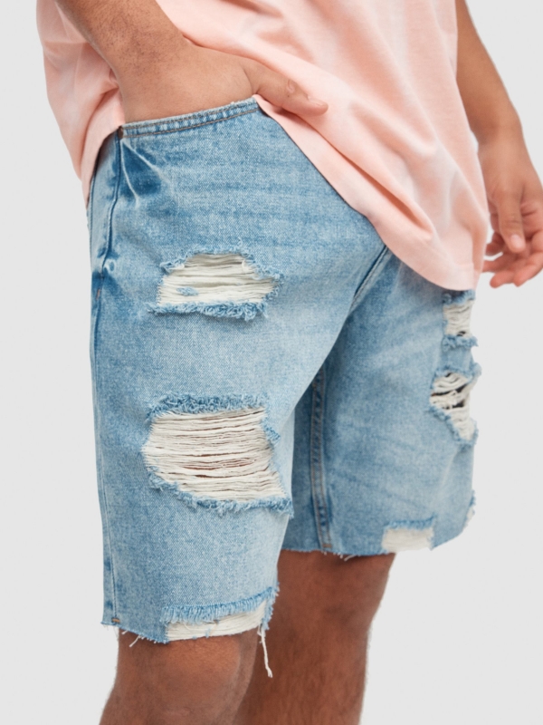 Regular ripped denim bermuda short blue detail view