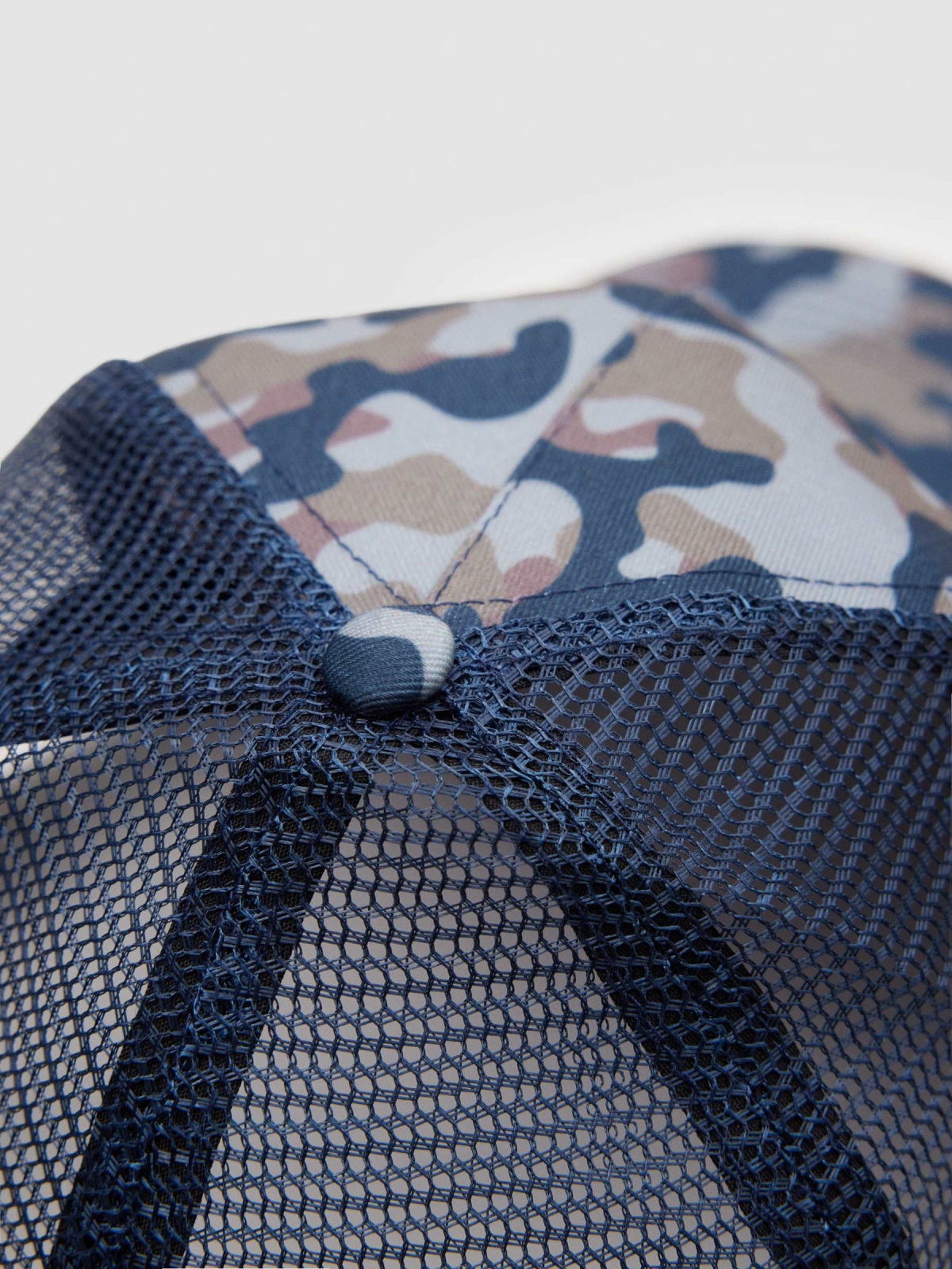 Camouflage trucker cap blue detail view