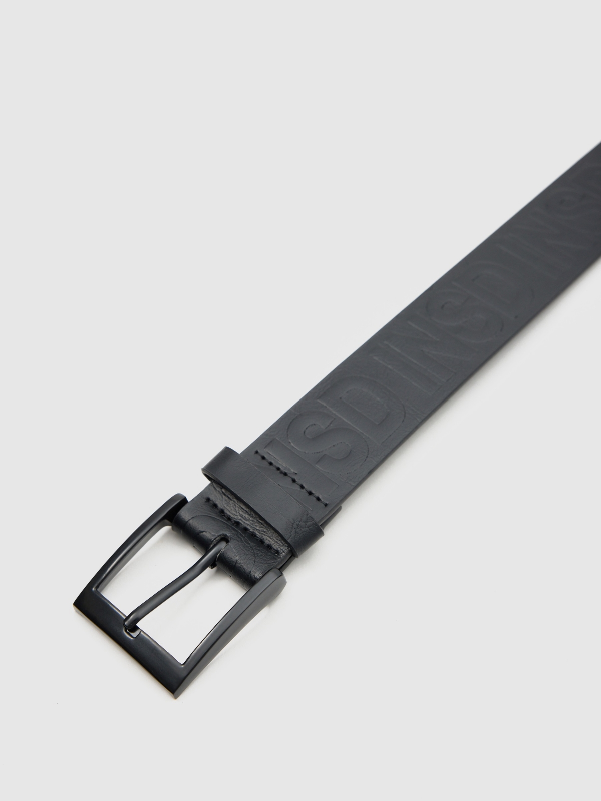 Basic belt logo black detail view