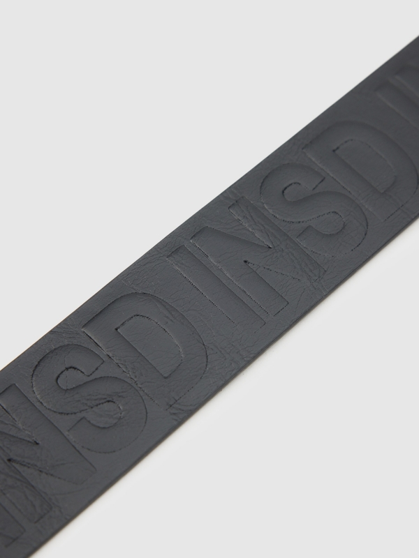 Basic belt logo black detail view