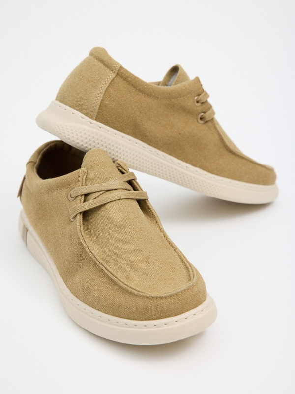 Sapato wallabee de lona areia vista detalhe