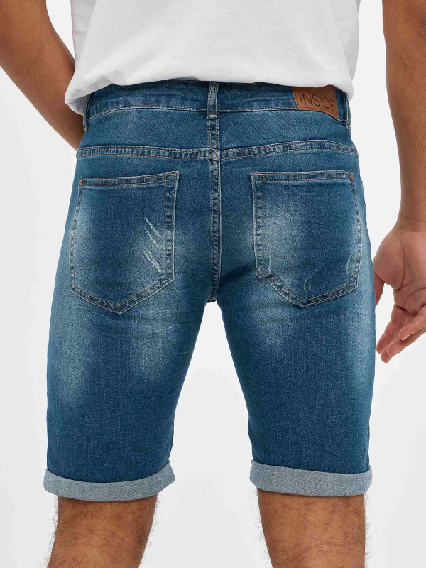 Bermuda denim efeito lavado azul vista detalhe