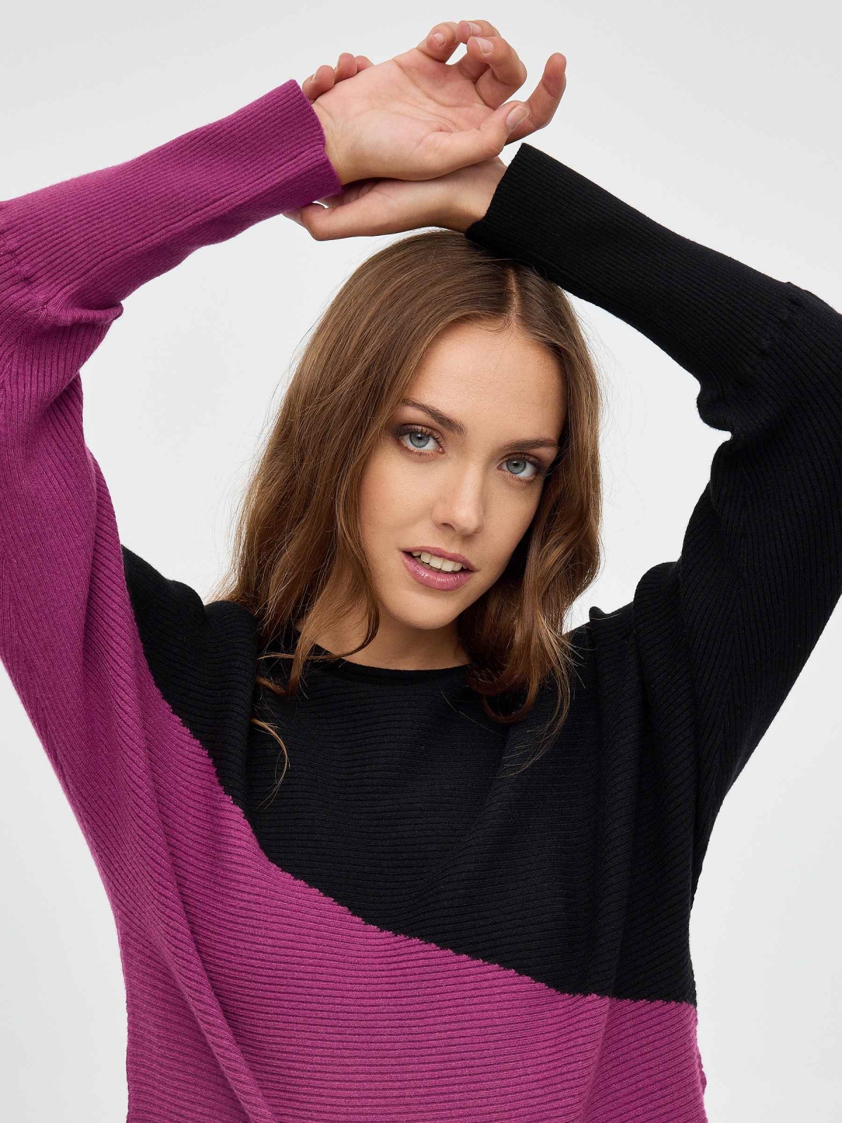 Balloon sleeve sweater fuchsia detail view