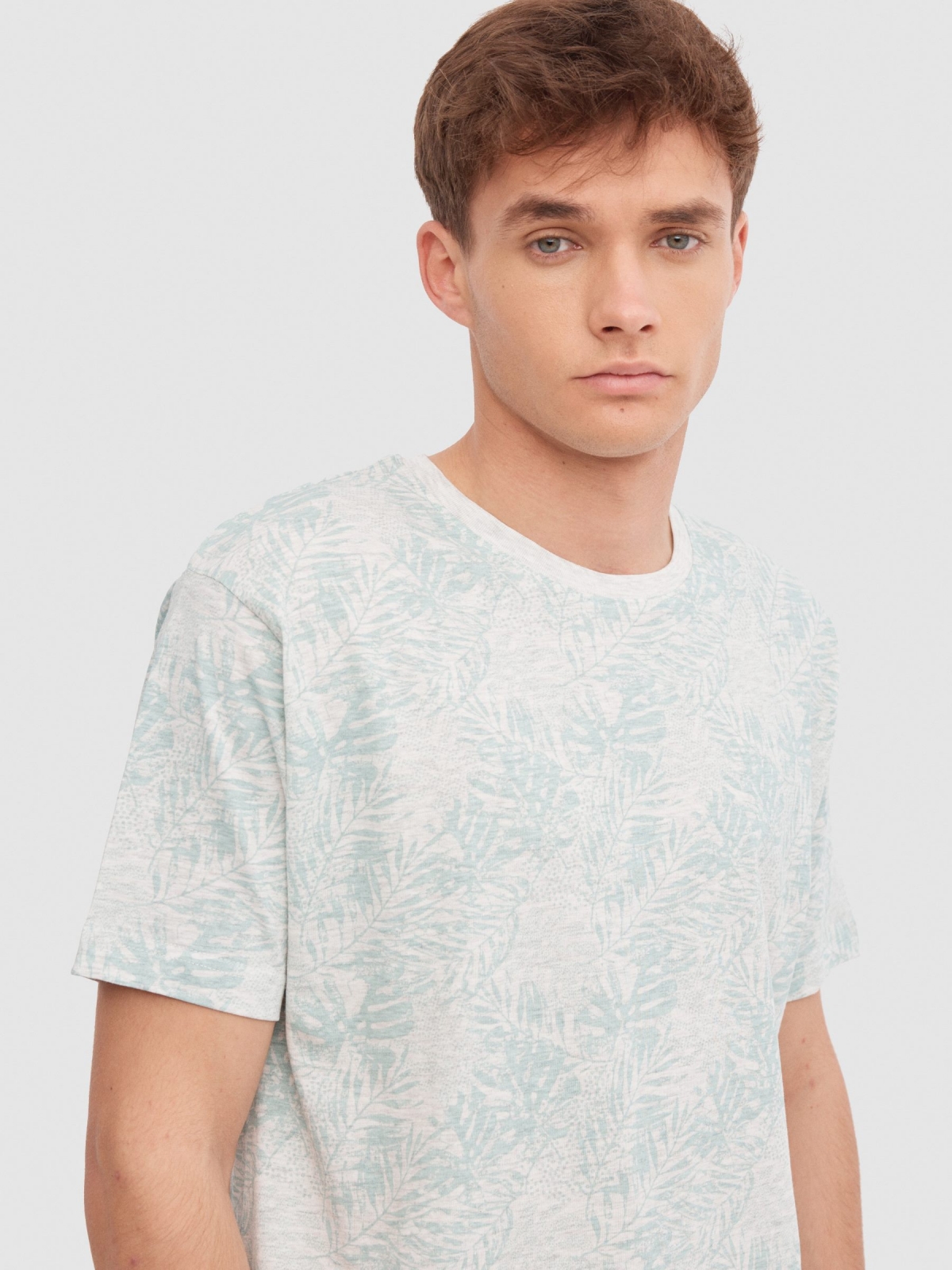 Tropical textured t-shirt light melange detail view