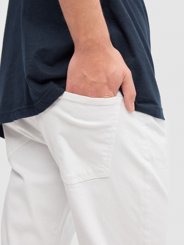 Plain coloured jeans white detail view