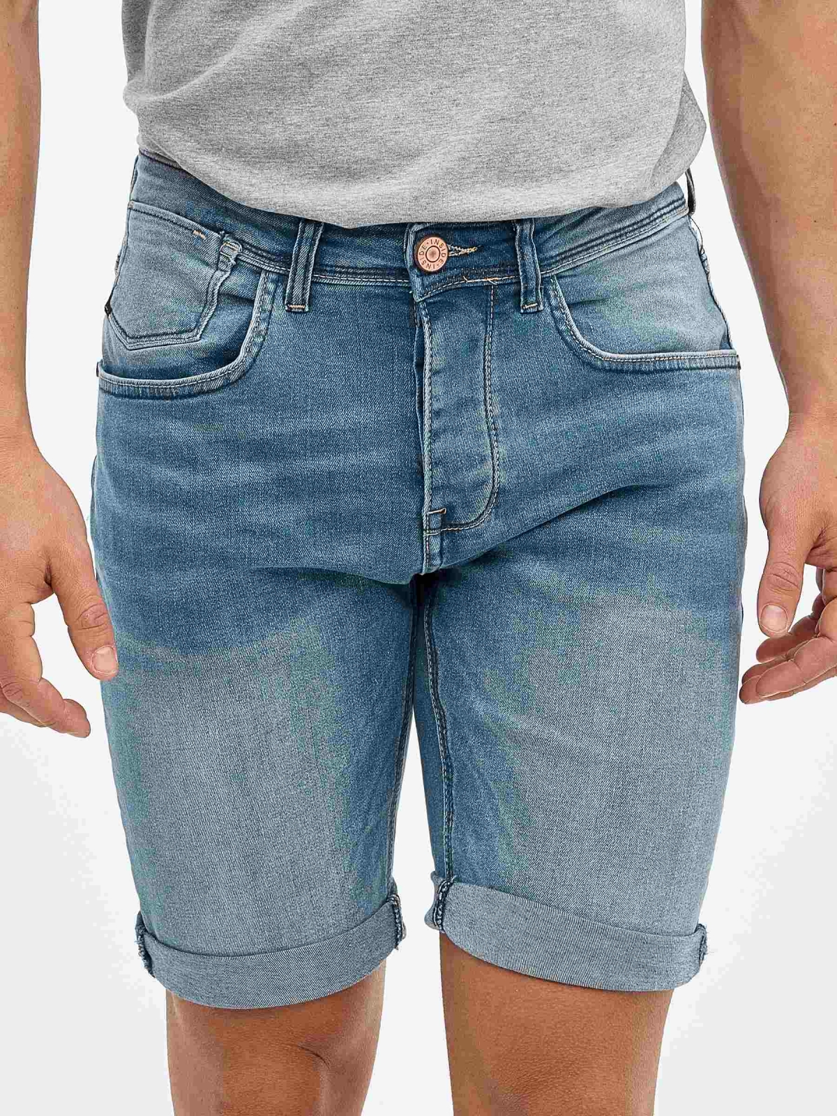 Bermuda denim efecto lavado azul vista detalle