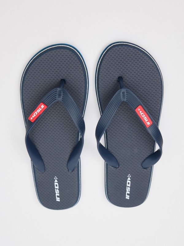 Chinelo azul marinho com tiras gravadas azul marinho